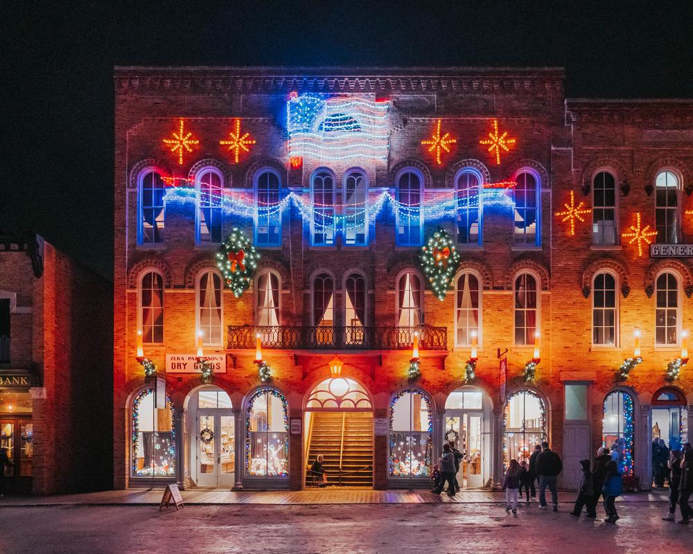 Make Magical Holiday Memories in Flint & Genesee